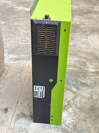 Inverex Veyron I Hybrid Solar inverter