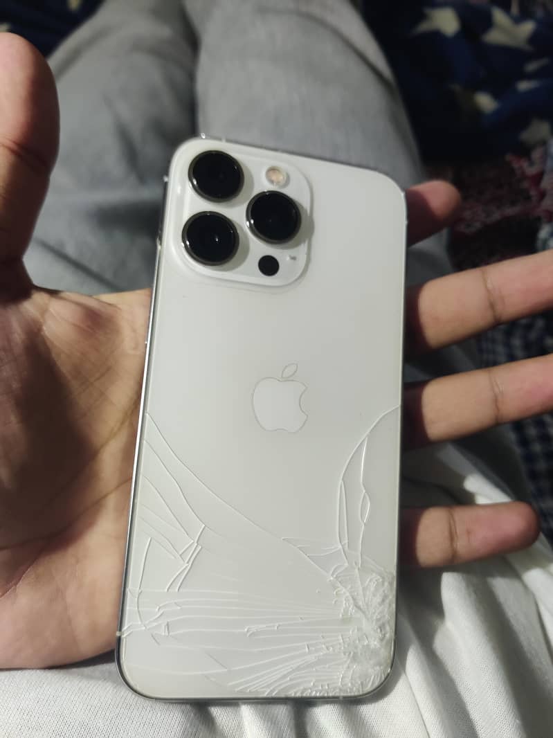 Apple iPhone 13 Pro sim glitch 1