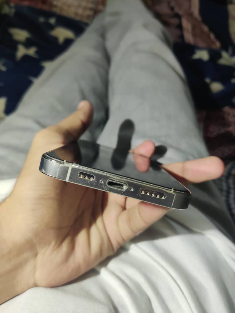 Apple iPhone 13 Pro sim glitch 3