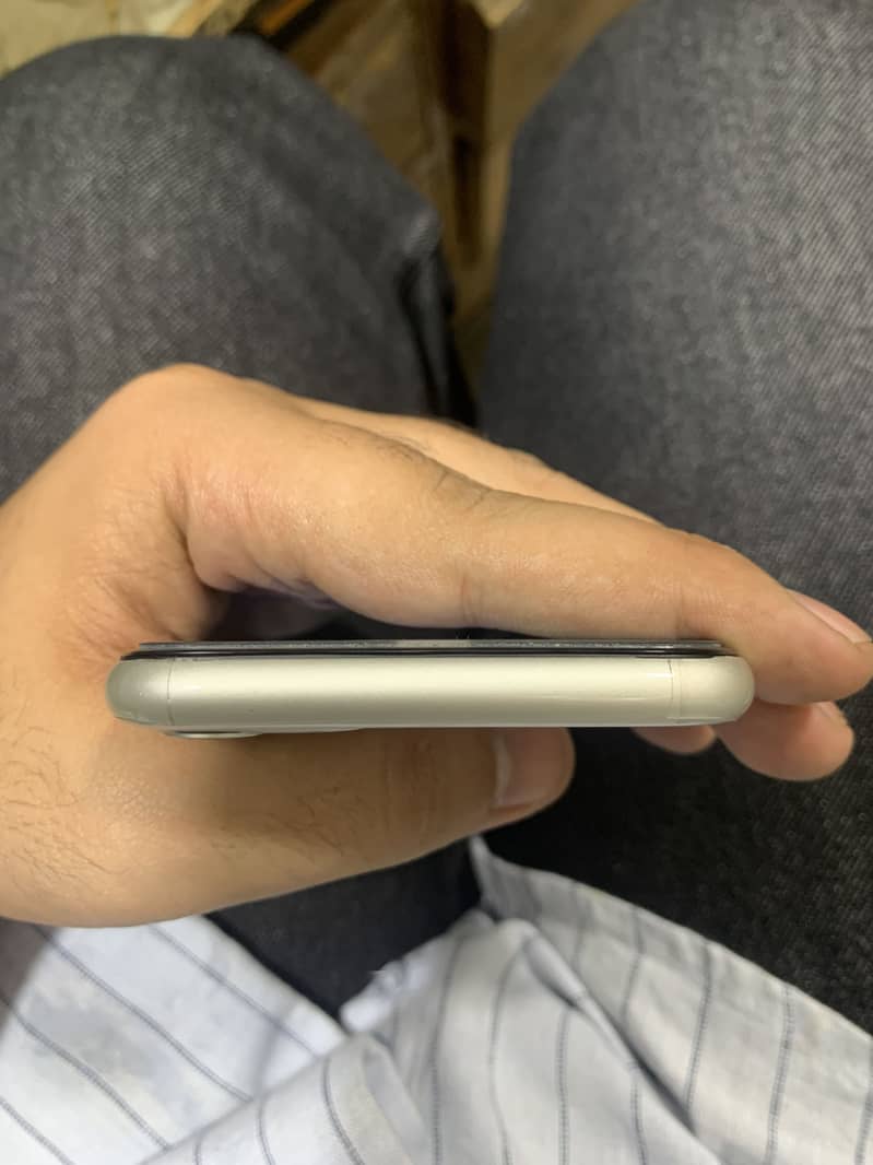 Apple iPhone 11 0