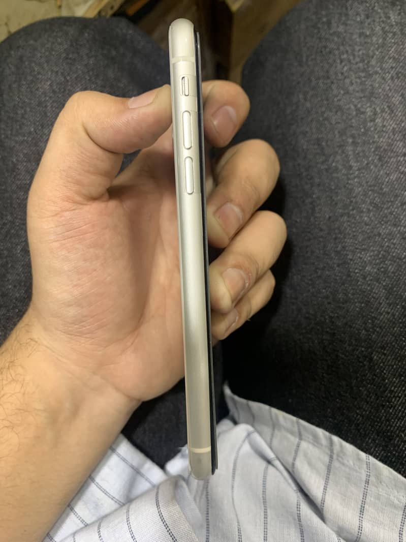 Apple iPhone 11 3