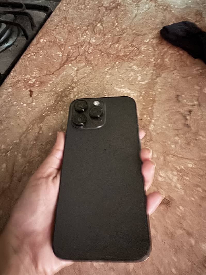 Apple iPhone 16 Pro Max 2