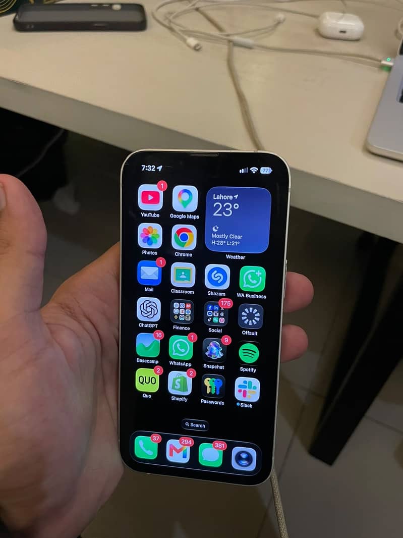 Apple iPhone 13 1