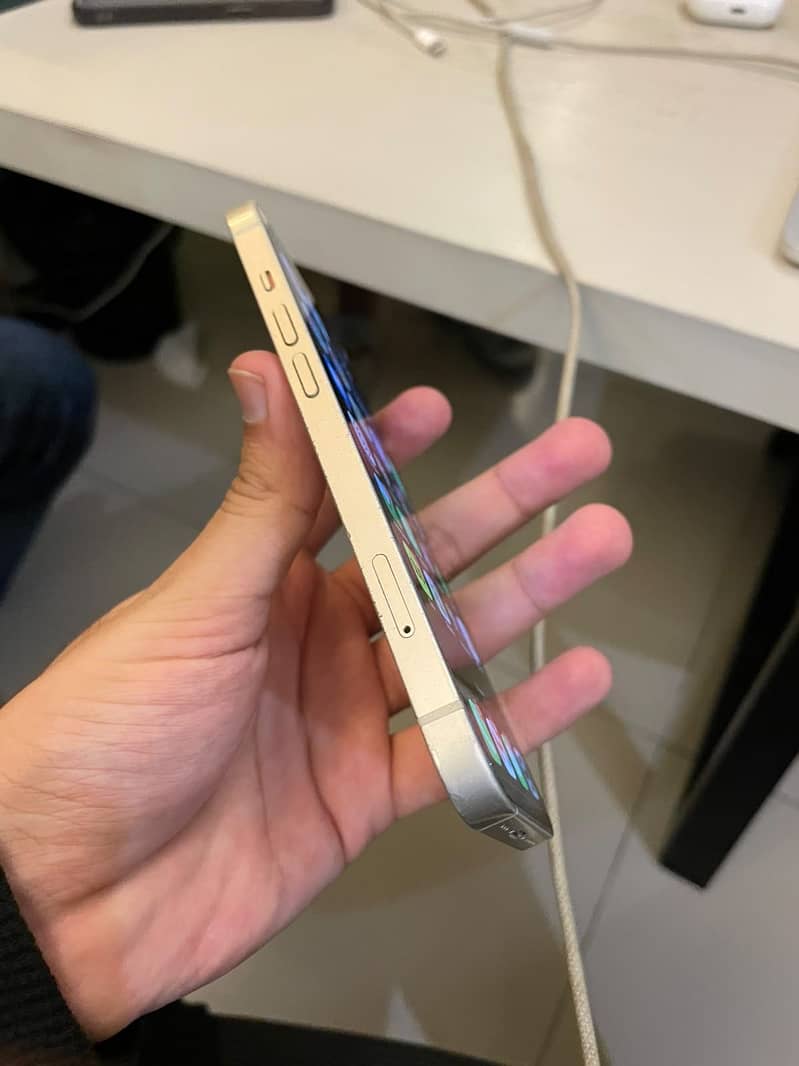 Apple iPhone 13 2