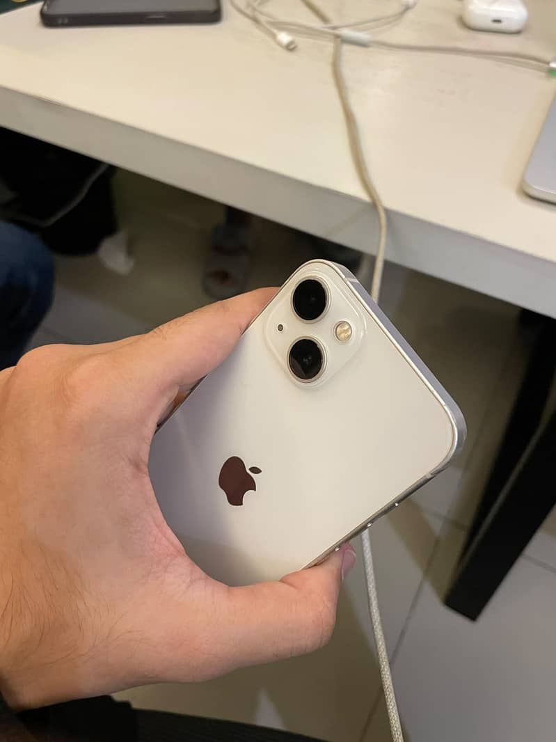 Apple iPhone 13 4