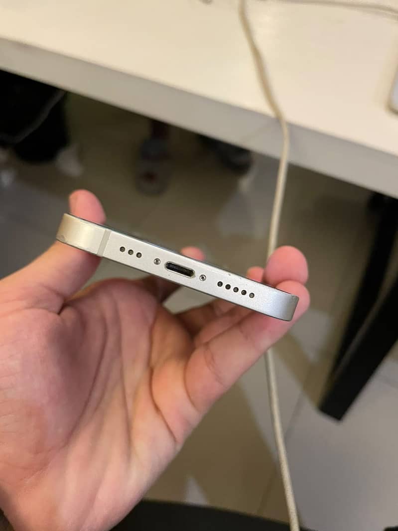 Apple iPhone 13 5