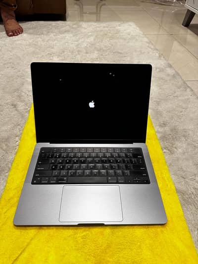 Apple MacBook Pro M3 Chip 14-Inch /8GB Memory 512GB SSD/Slightely Used