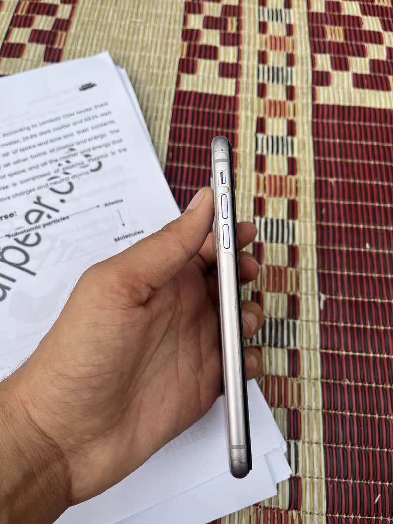 Apple iPhone 11 3