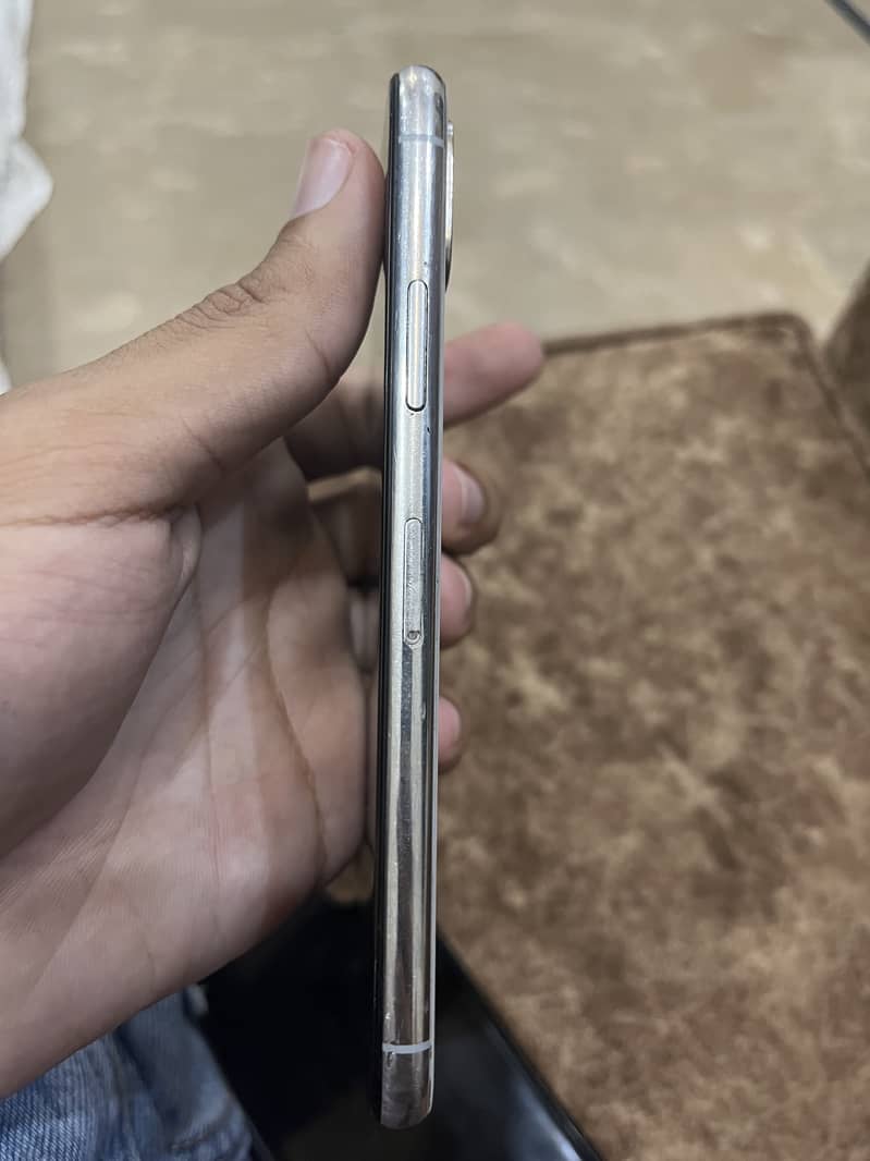 Apple iPhone X 3