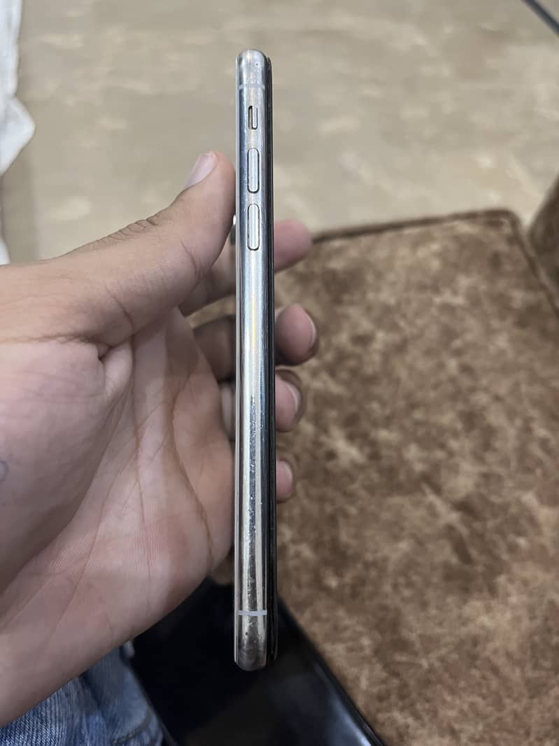 Apple iPhone X 5