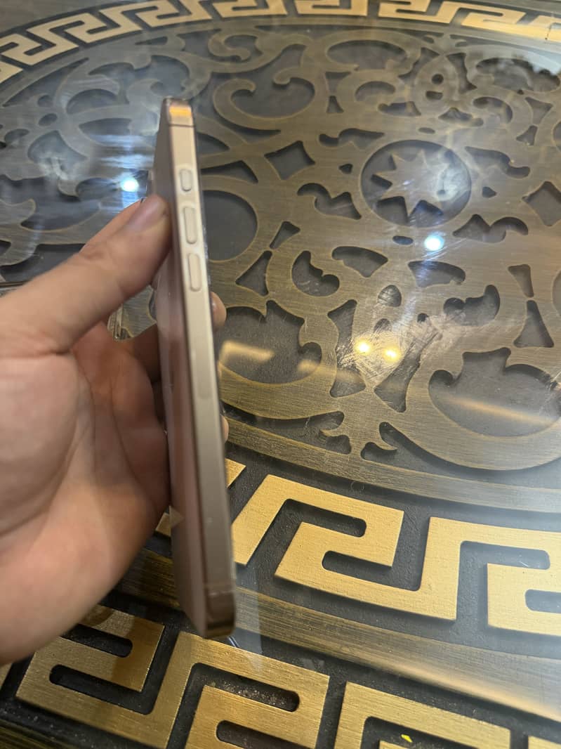 Apple iPhone 16 Pro Max 2