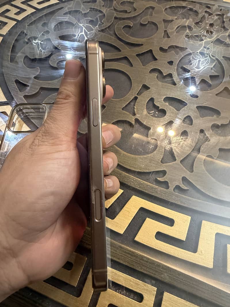 Apple iPhone 16 Pro Max 3