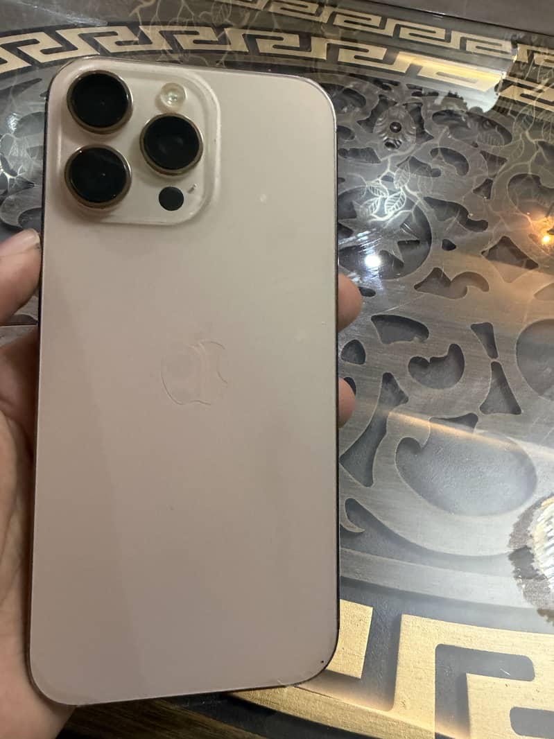 Apple iPhone 16 Pro Max 4