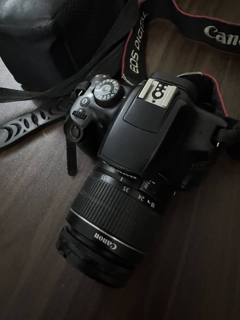 Dslr camera 1300D 0