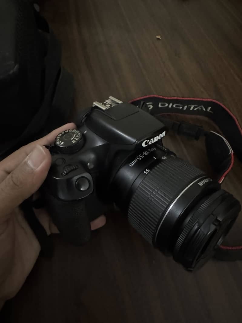 Dslr camera 1300D 2