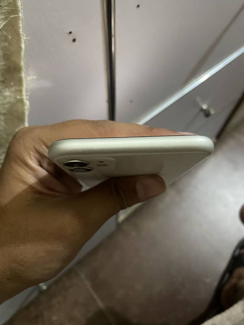 Apple iPhone 11 3