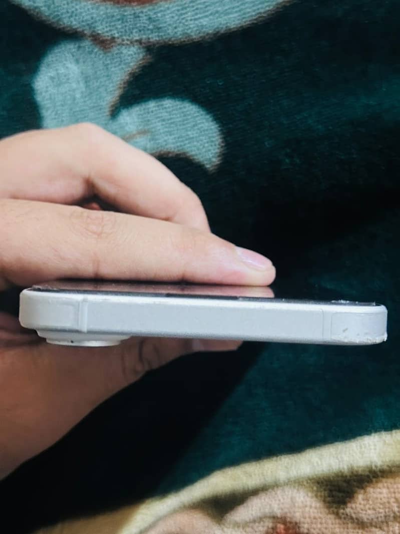 Apple iPhone 16 Plus 3
