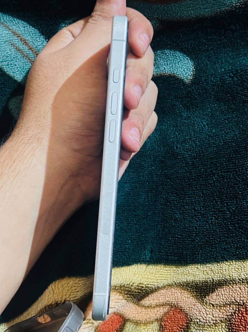 Apple iPhone 16 Plus 5