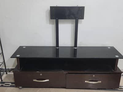 l c d table