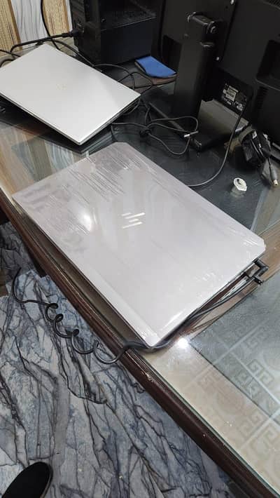 Hp zbook 15 G6 | i7 9th H | 16gb ram | 256nvme | 4gb gb card T2000