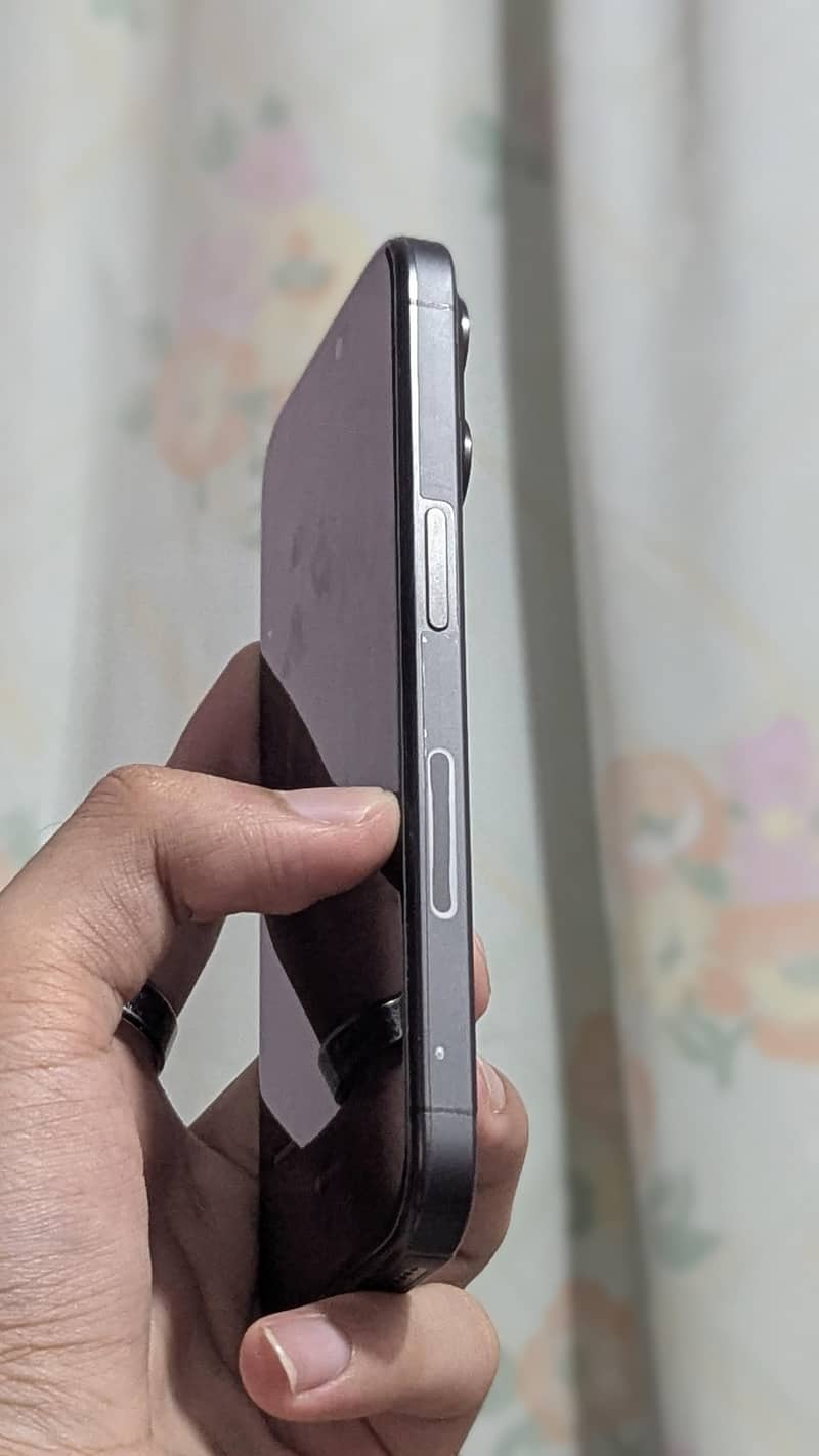 Apple iPhone 15 Pro 2