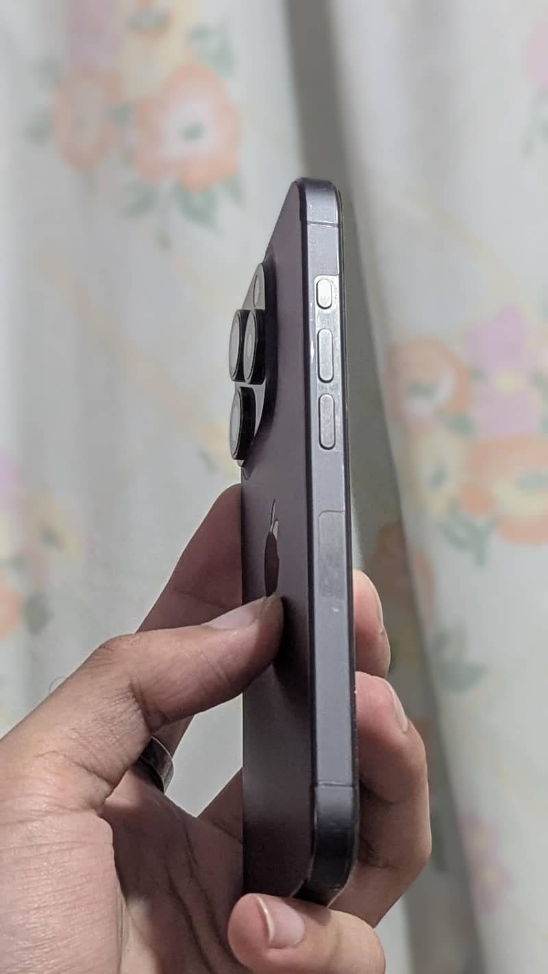 Apple iPhone 15 Pro 3