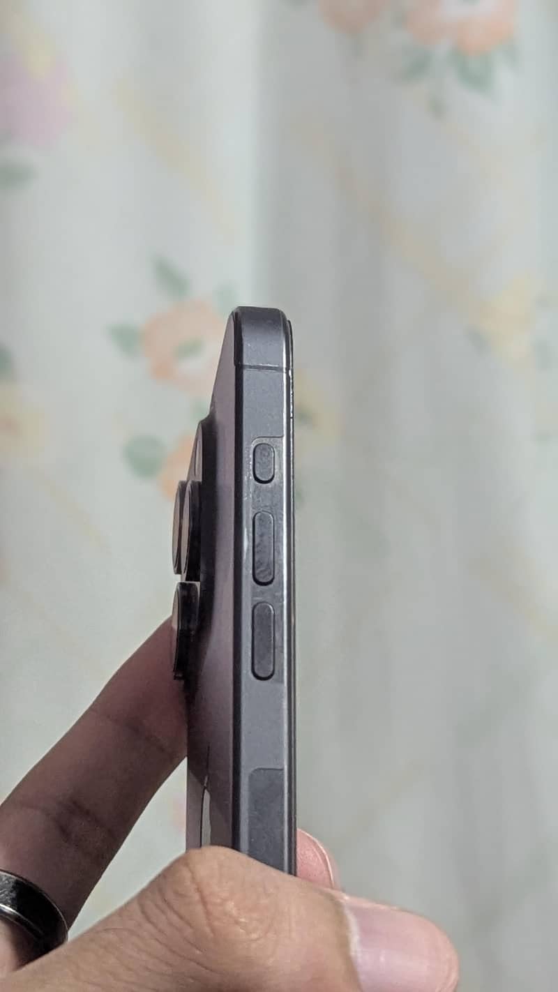 Apple iPhone 15 Pro 6