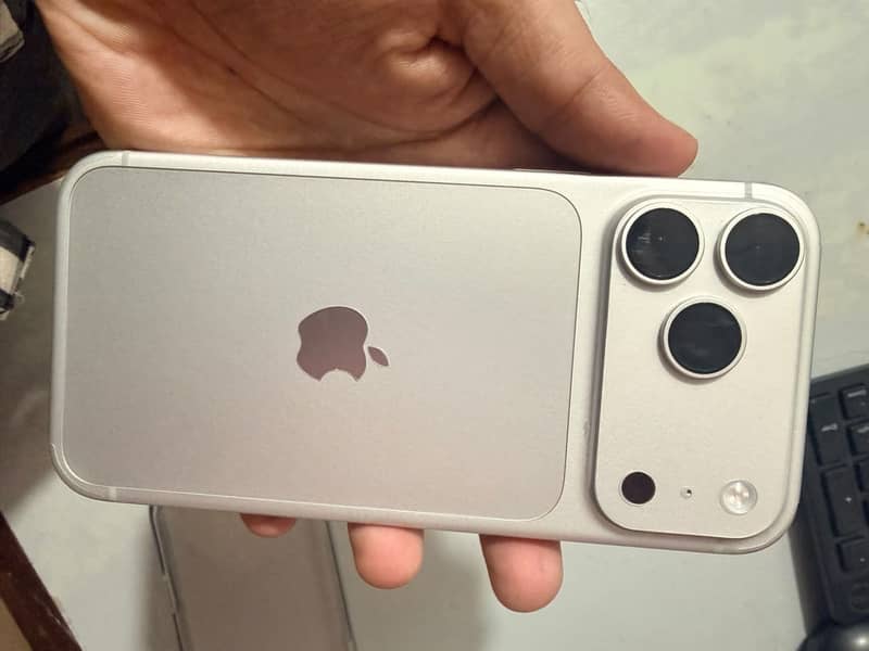 Apple iPhone 18 Pro Max 1