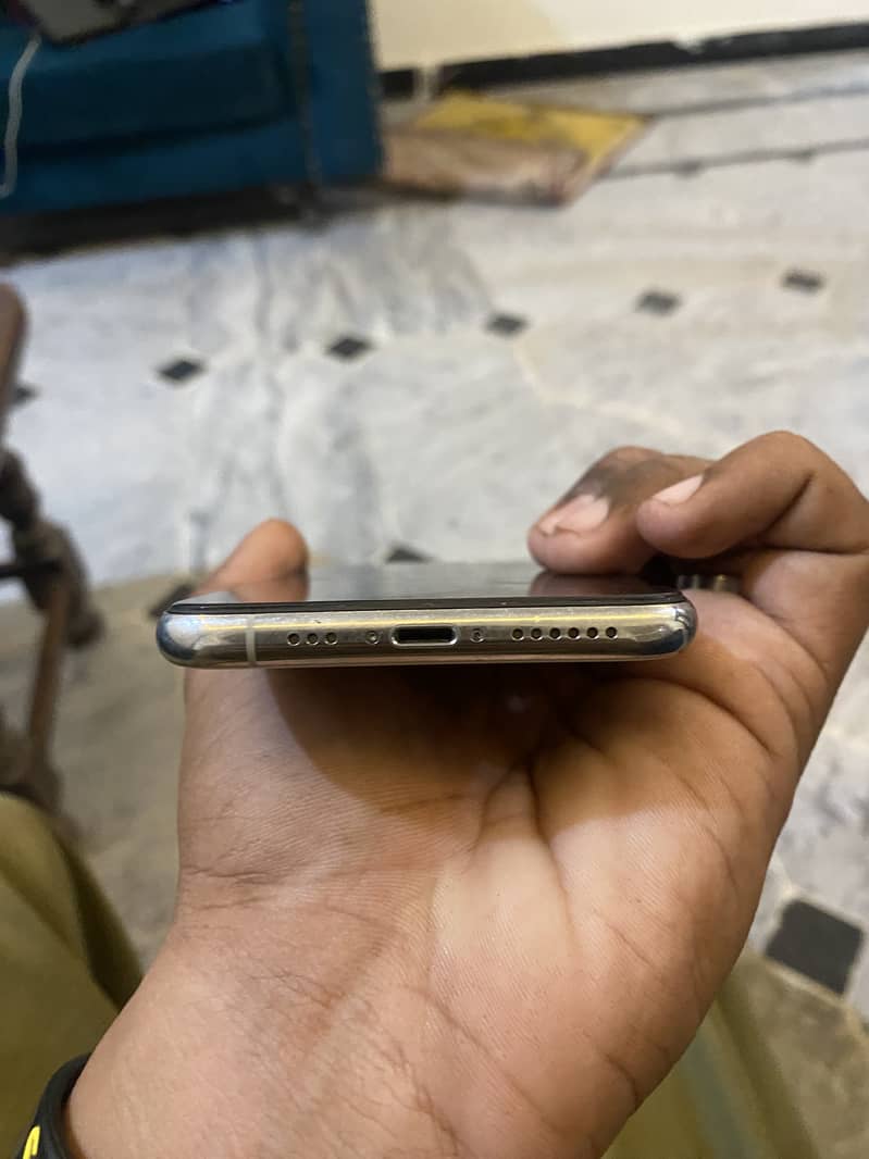 Apple iPhone 11 Pro 1