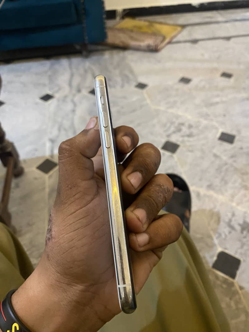 Apple iPhone 11 Pro 2
