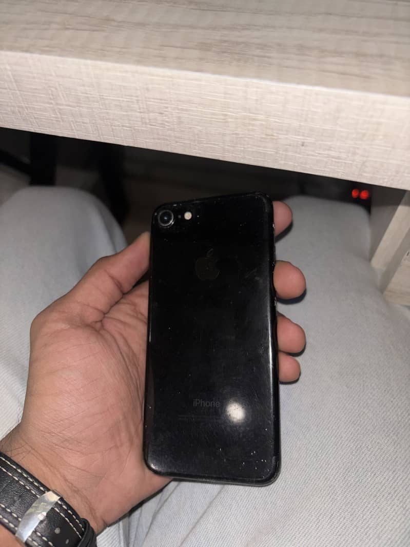 Apple iPhone 7 0
