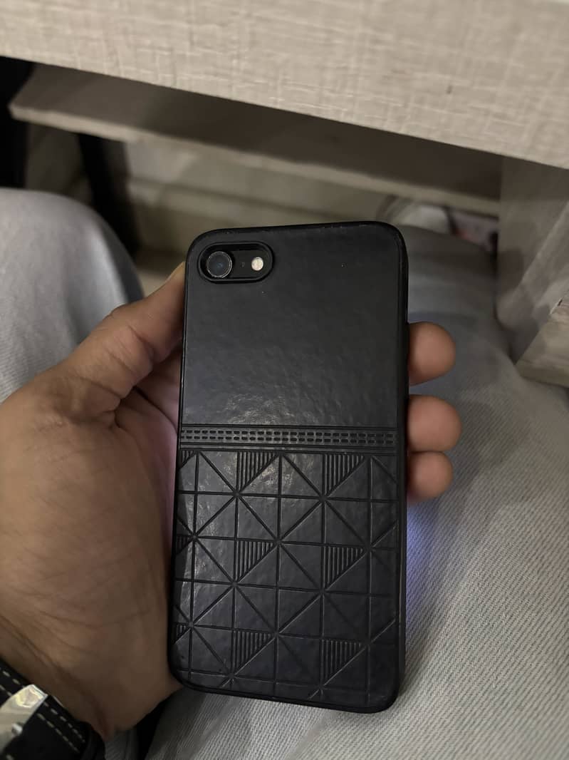 Apple iPhone 7 2