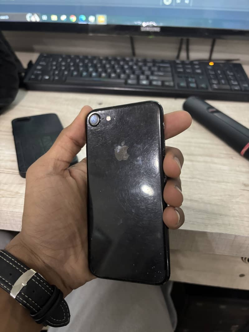 Apple iPhone 7 3