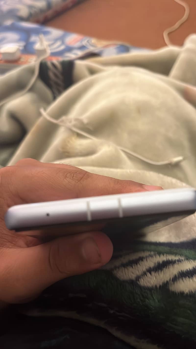 Google Pixel 7a 5
