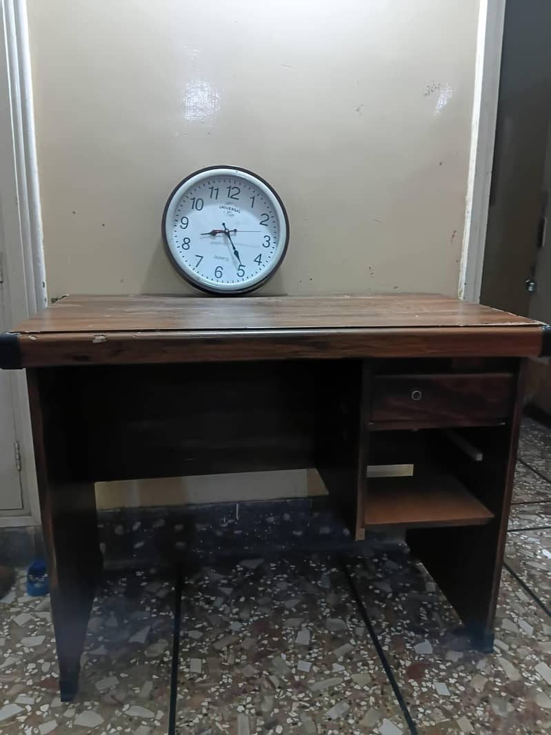 Office Table in good condition 0