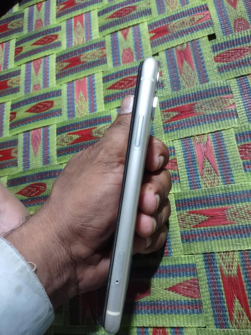 Apple iPhone 11 6