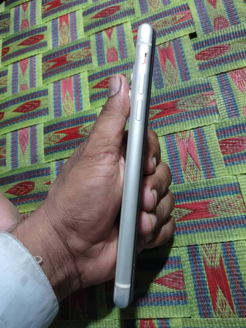 Apple iPhone 11 9
