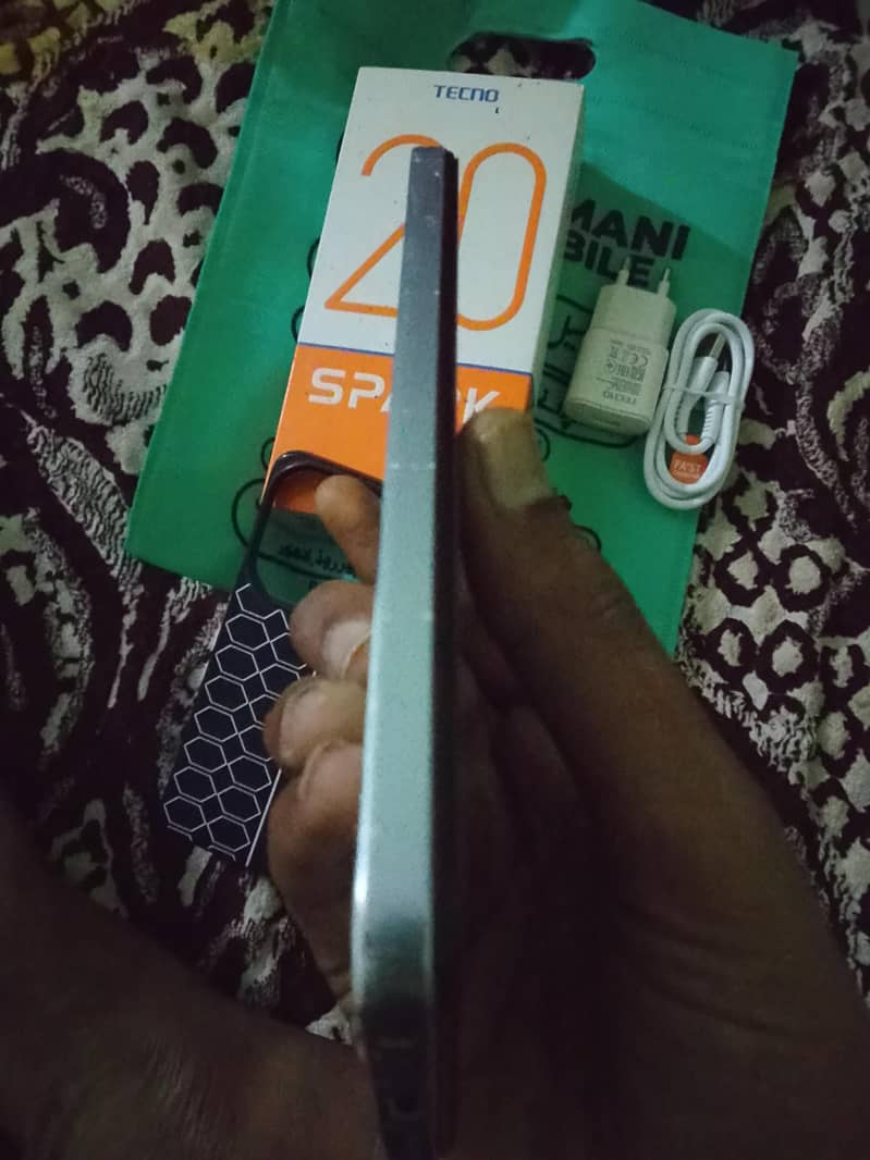 Tecno Spark 20 4