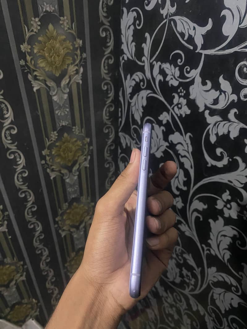 Apple iPhone 11 4