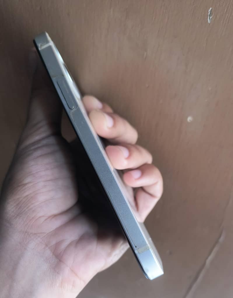 Apple iPhone 12 6