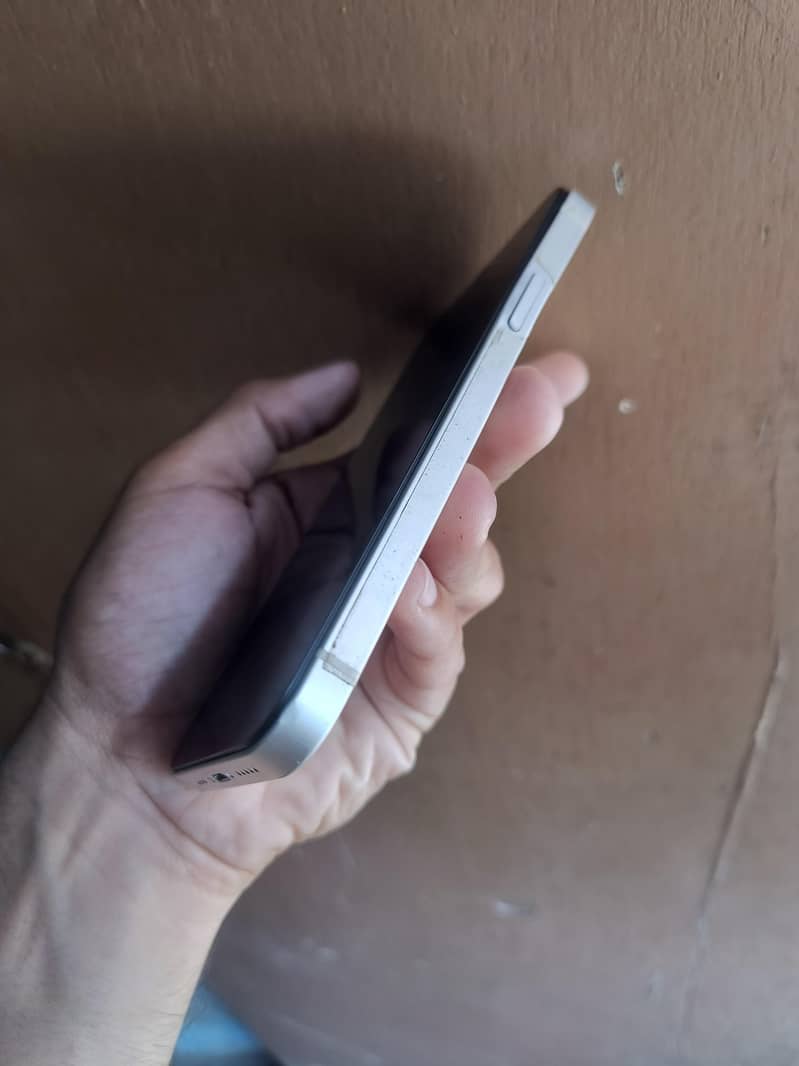 Apple iPhone 12 7