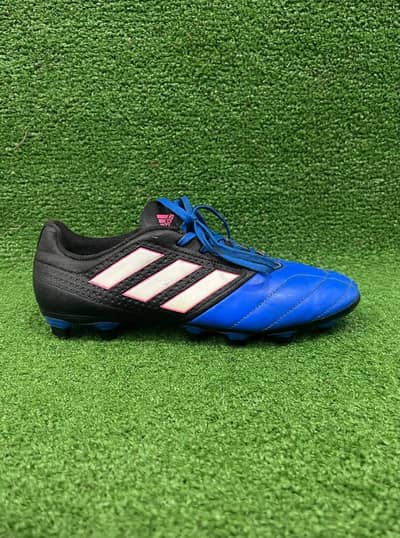 FOOTBALL SHOES