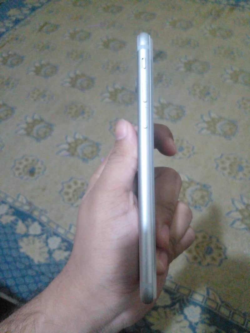 iPhone 7 3