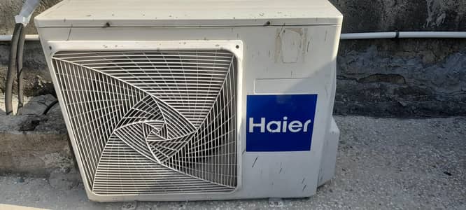 HAIER 1.5 TON INVERTOR HOT AND COOL