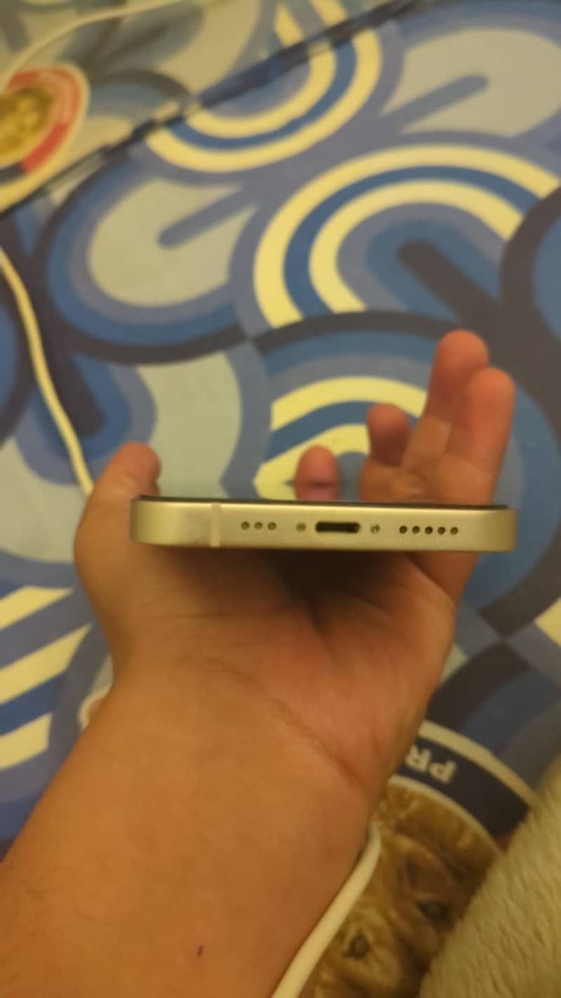 Apple iPhone 13 4