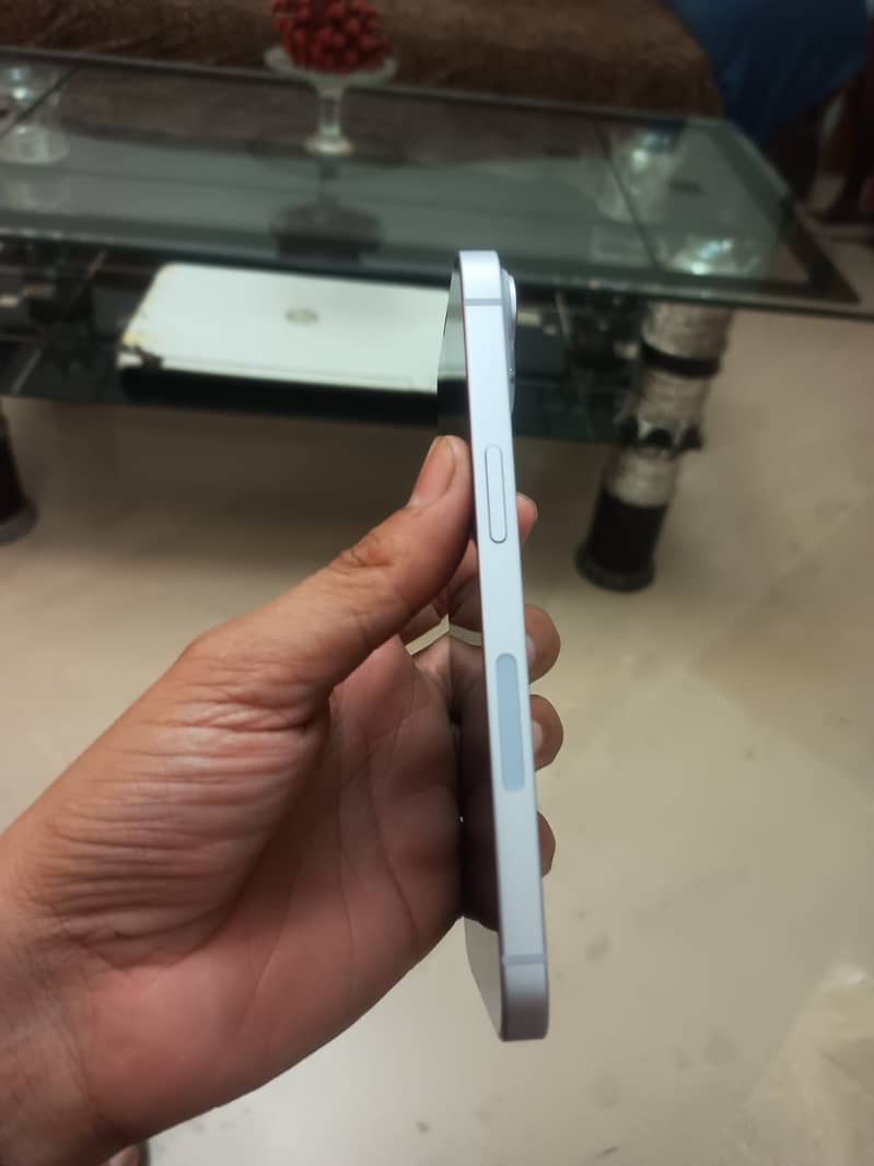 Apple iPhone 14 3