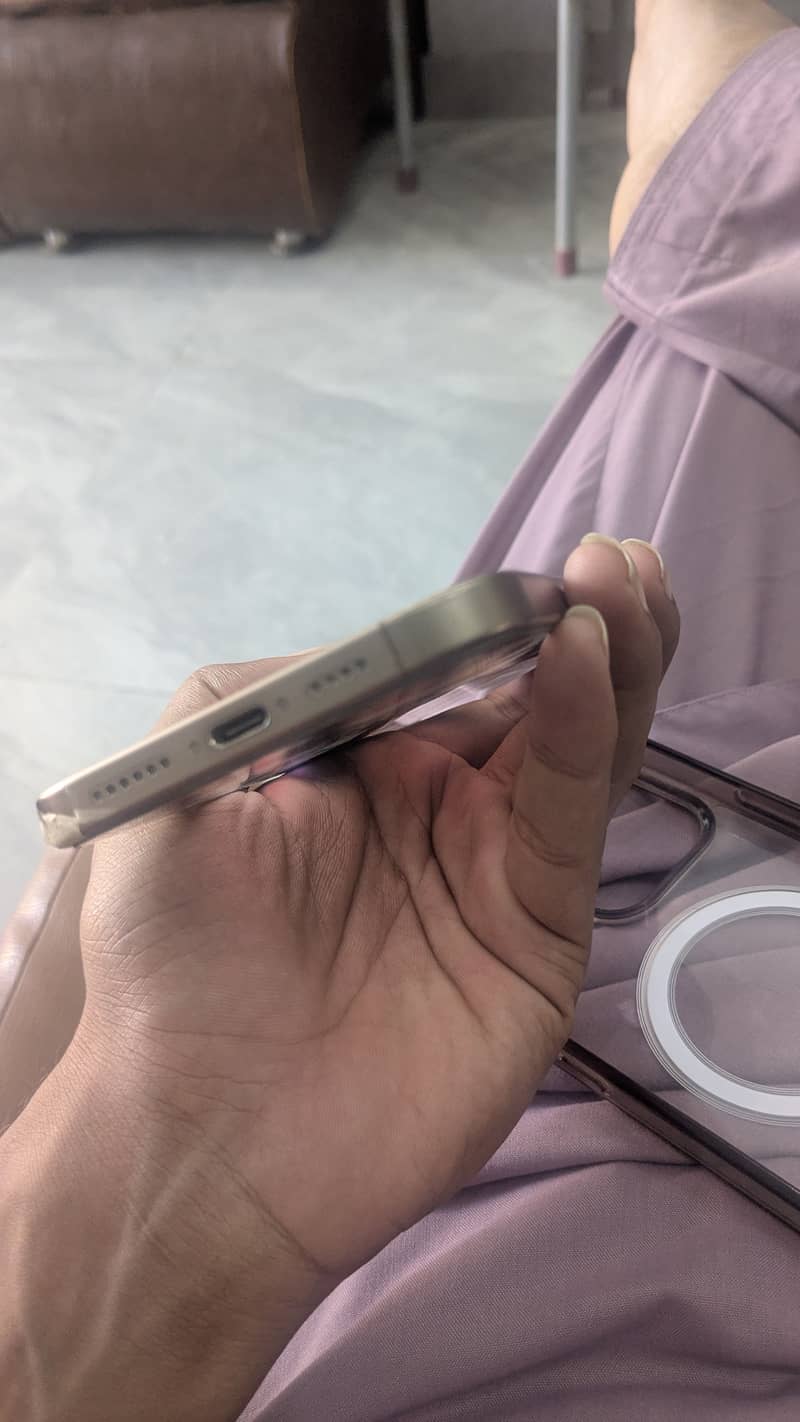 Apple iPhone 16 Pro Max 2
