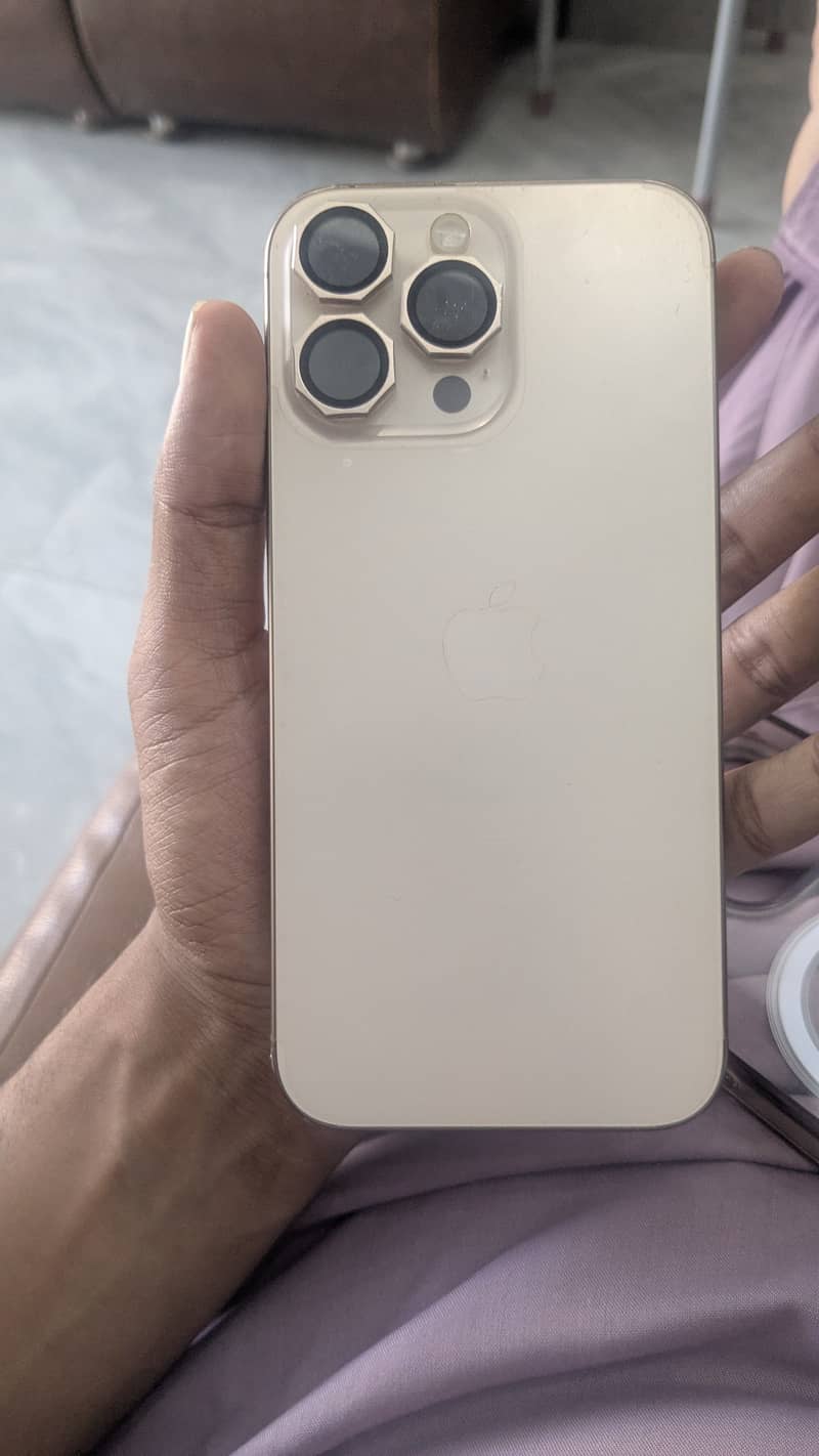 Apple iPhone 16 Pro Max 4
