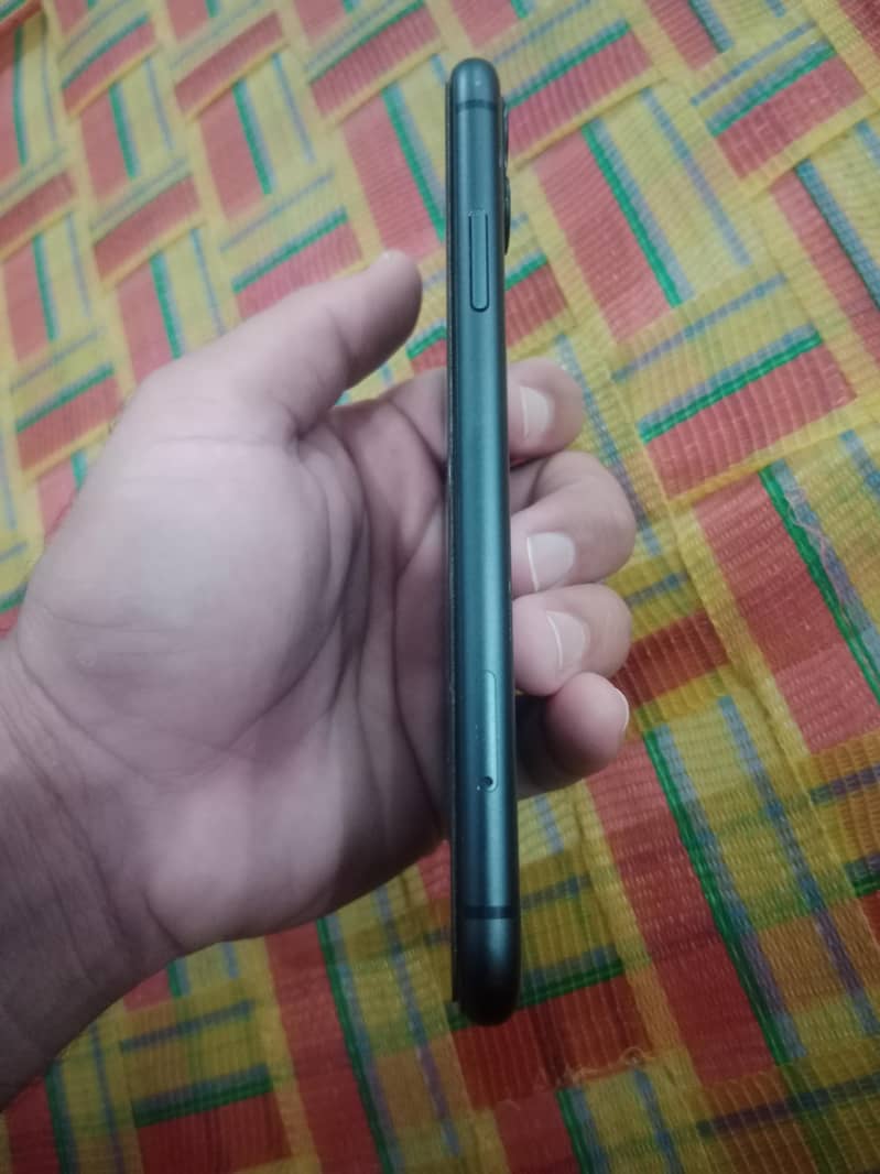 Apple iPhone 11 3