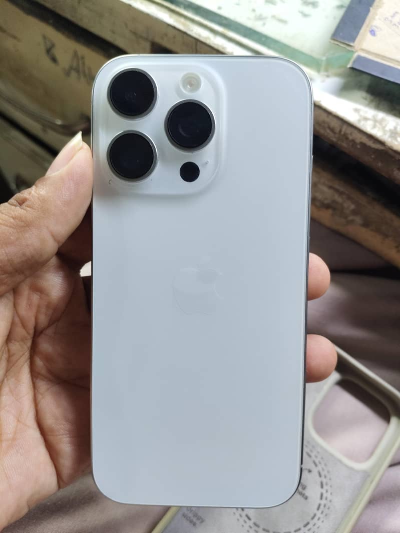 Apple iPhone 16 Pro 0